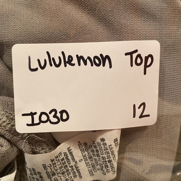 Lululemon Women’s Taupe / Gray Athletic Tech Short Sleeve Shirt Sz 12 - Picture 12 of 12